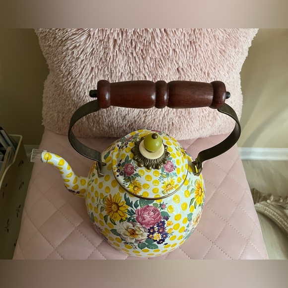 MaxKenzie-Childs RETIRED Buttercup Tea Kettle NWT 3 Quart 🩷 - Picture 6 of 8